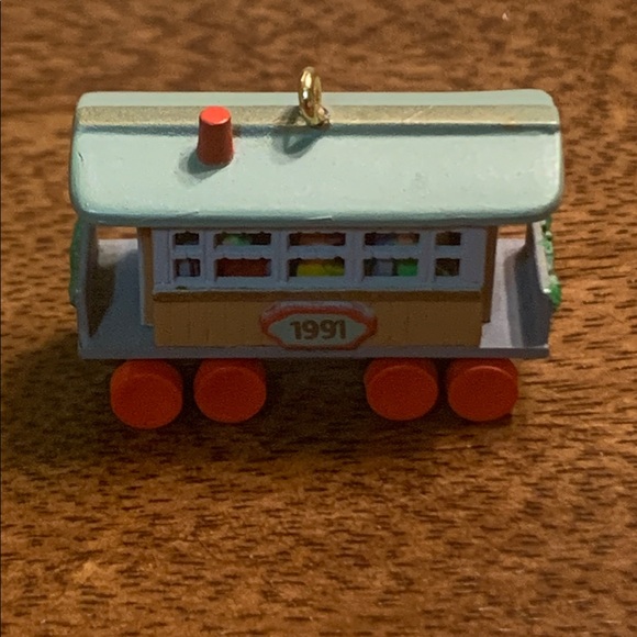 Vintage Hallmark Keepsake Mini Passenger Car Ornament - Picture 2 of 9